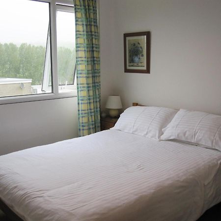 Freshwater Bay Holiday Cottages Pembroke Room photo