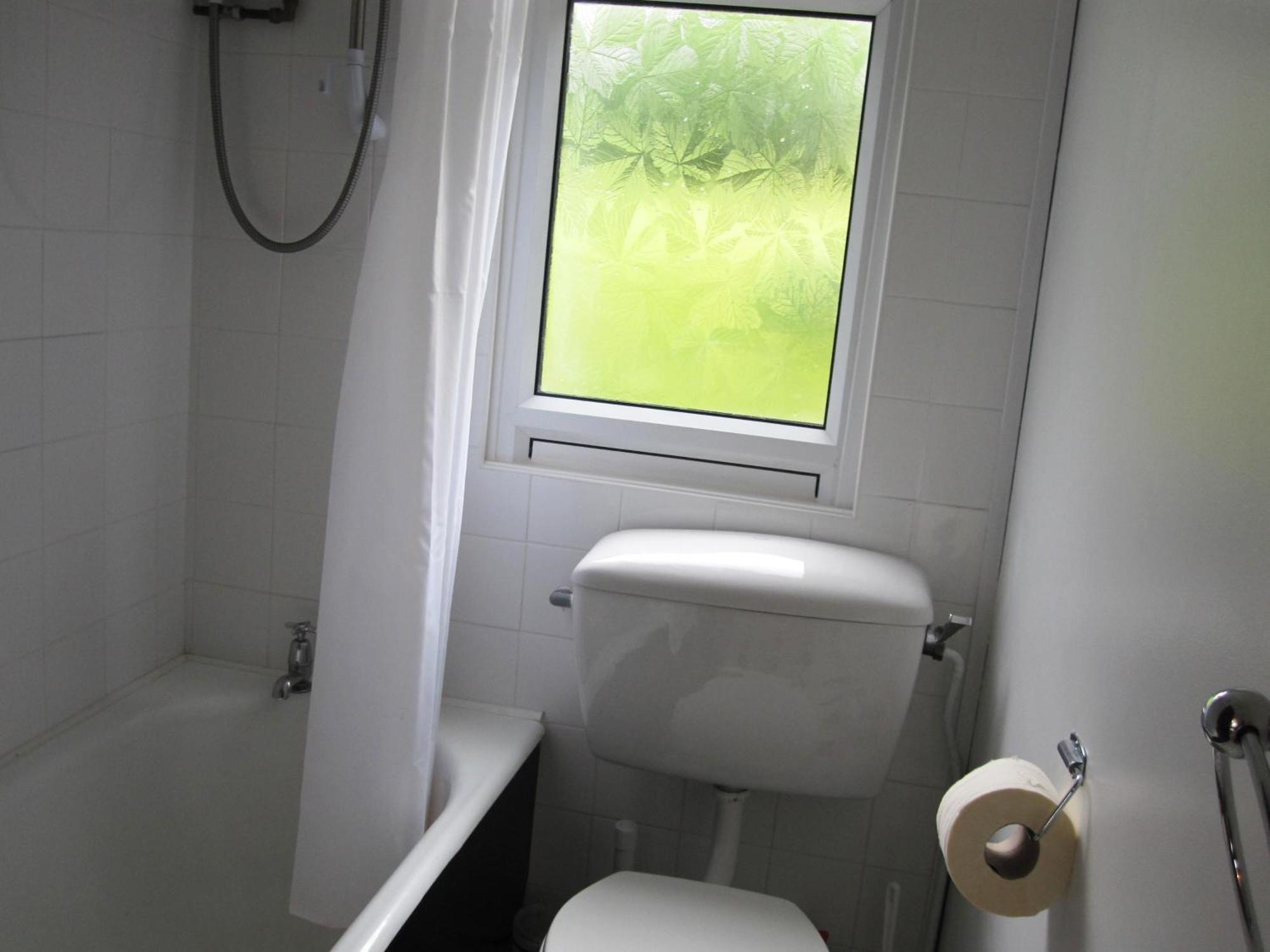 Freshwater Bay Holiday Cottages Pembroke Room photo