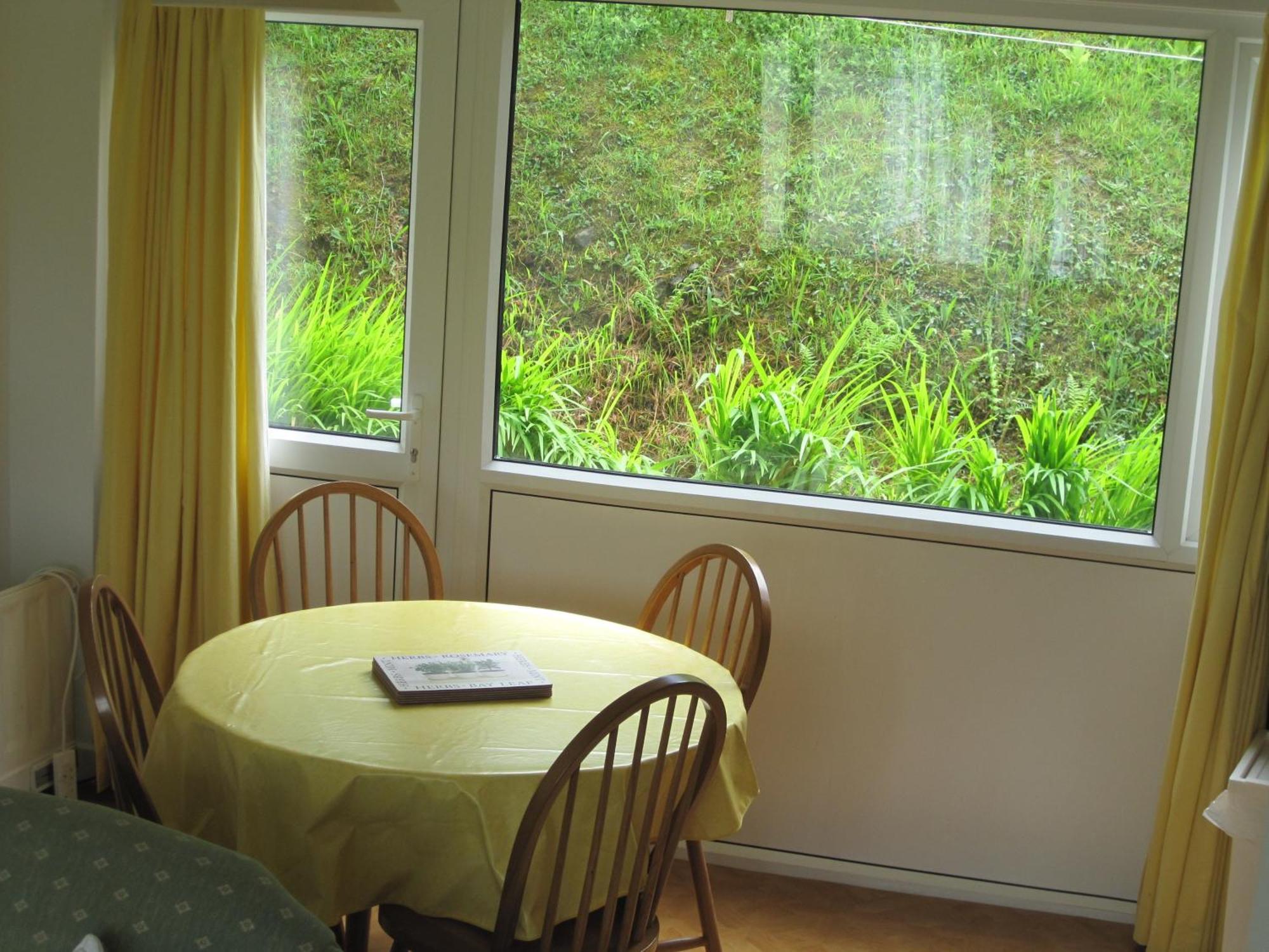 Freshwater Bay Holiday Cottages Pembroke Room photo