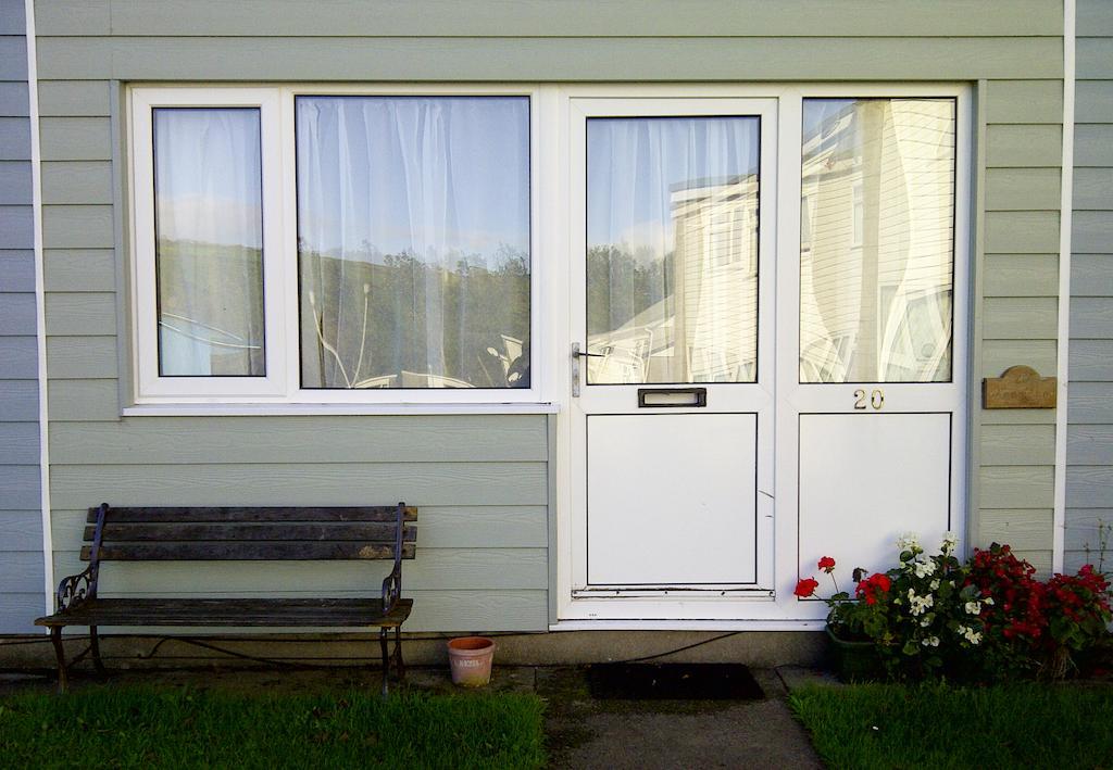 Freshwater Bay Holiday Cottages Pembroke Room photo