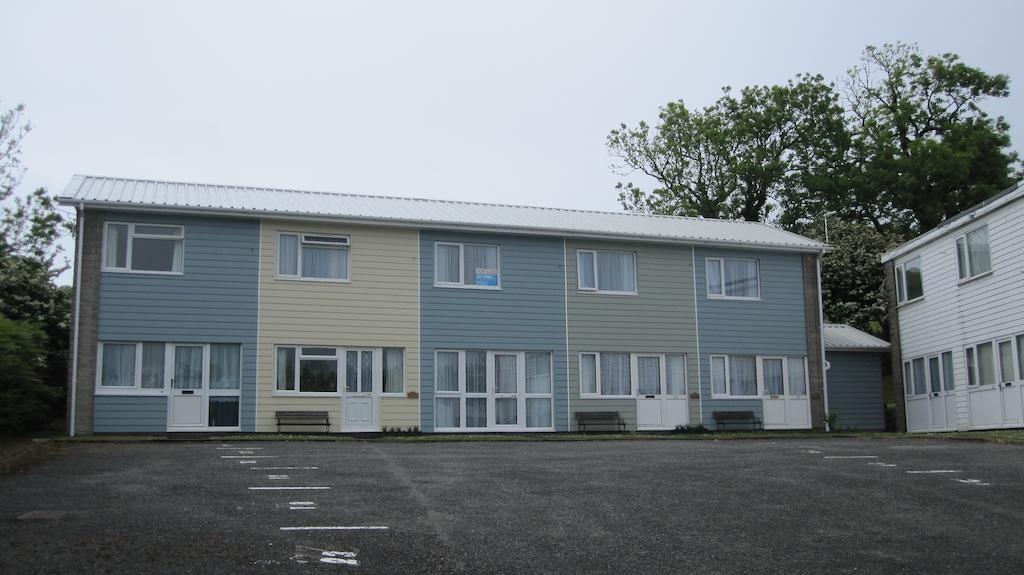 Freshwater Bay Holiday Cottages Pembroke Room photo